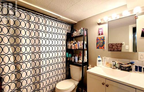 5418 37 Street, Red Deer, AB - Indoor Photo Showing Bathroom