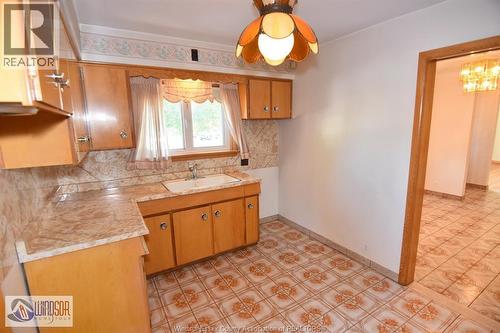 58 Texas Road, Amherstburg, ON - Indoor Photo Showing Kitchen