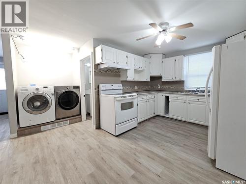 1672 103Rd Street, North Battleford, SK - Indoor Photo Showing Laundry Room