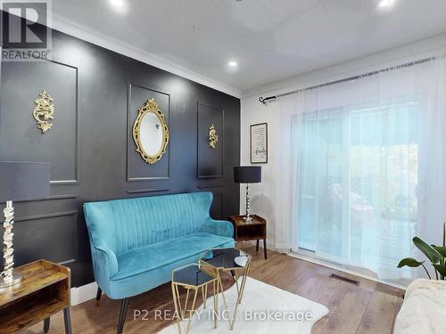 411 Rosedale Drive, Whitby, ON - Indoor Photo Showing Living Room