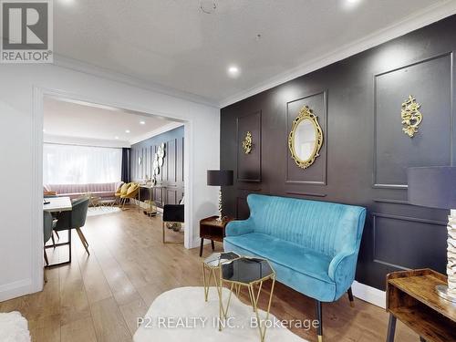 411 Rosedale Drive, Whitby, ON - Indoor Photo Showing Living Room