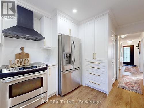 411 Rosedale Drive, Whitby, ON - Indoor Photo Showing Kitchen