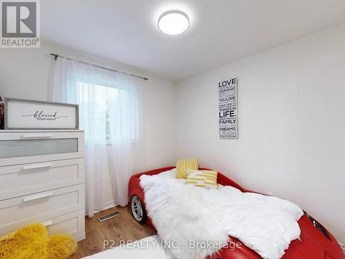 411 Rosedale Drive, Whitby, ON - Indoor Photo Showing Bedroom