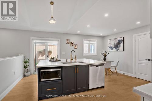 1117 Kell Street, Innisfil, ON - Indoor Photo Showing Kitchen