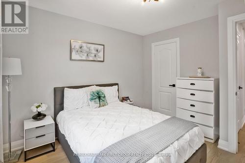 1117 Kell Street, Innisfil, ON - Indoor Photo Showing Bedroom
