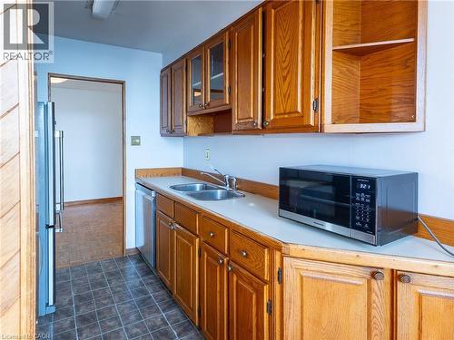 966 Inverhouse Drive Unit# 1103, Mississauga, ON - Indoor Photo Showing Kitchen With Double Sink