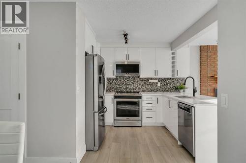 17 Mckernan Road Se, Calgary, AB - Indoor Photo Showing Kitchen With Upgraded Kitchen