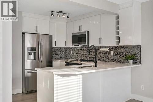 17 Mckernan Road Se, Calgary, AB - Indoor Photo Showing Kitchen With Upgraded Kitchen