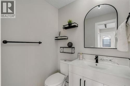 Main floor 2 piece bath - 17 Mckernan Road Se, Calgary, AB - Indoor Photo Showing Bathroom
