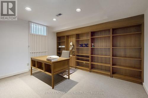 8 Orchid Court, Toronto, ON - Indoor Photo Showing Other Room