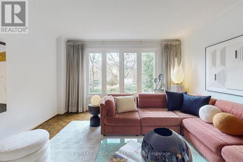 8 Orchid Court, Toronto, ON - Indoor Photo Showing Living Room