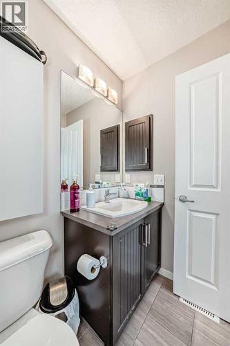 656 Copperpond Boulevard Se, Calgary, AB - Indoor Photo Showing Bathroom