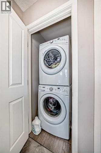 656 Copperpond Boulevard Se, Calgary, AB - Indoor Photo Showing Laundry Room
