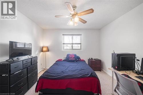 Bedroom with carpet floors, a ceiling fan, and a textured ceiling - 25 Meadowvale Drive Unit# 3, Fonthill, ON - Indoor Photo Showing Bedroom