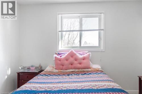 View of bedroom - 25 Meadowvale Drive Unit# 3, Fonthill, ON - Indoor Photo Showing Bedroom