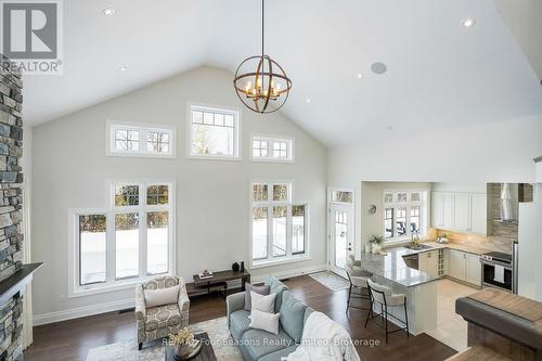 128 Timber Lane, Blue Mountains, ON - Indoor Photo Showing Living Room