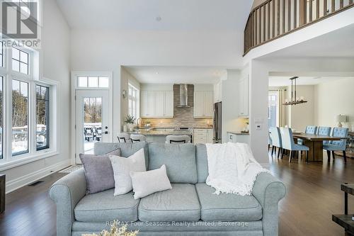 128 Timber Lane, Blue Mountains, ON - Indoor Photo Showing Living Room
