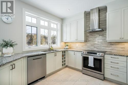 128 Timber Lane, Blue Mountains, ON - Indoor Photo Showing Kitchen With Double Sink With Upgraded Kitchen