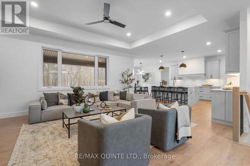 235 Michael'S Way, Prince Edward County (Ameliasburg Ward), ON - Indoor Photo Showing Living Room