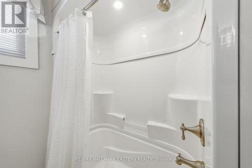 4 pc - 1601 Rocklands Road, Peterborough (Monaghan Ward 2), ON - Indoor Photo Showing Bathroom
