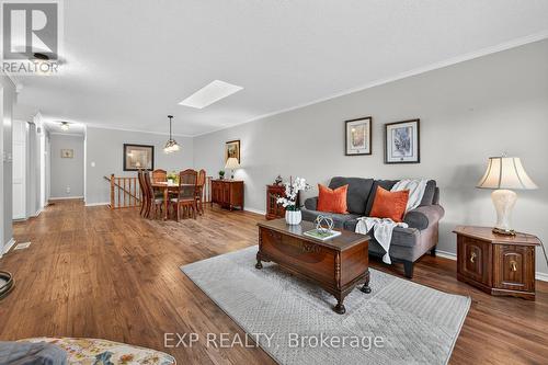 2 - 20 Courtland Drive, Brantford, ON - Indoor Photo Showing Living Room