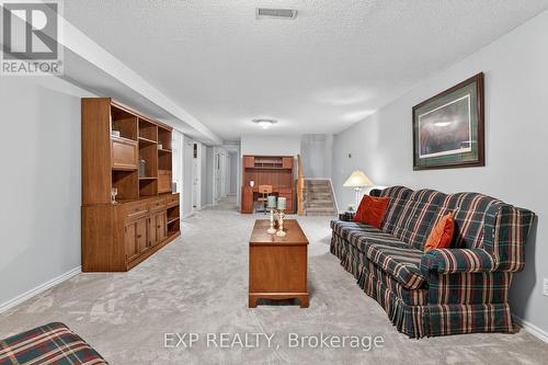 2 - 20 Courtland Drive, Brantford, ON - Indoor Photo Showing Living Room