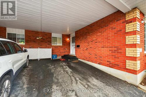 2 - 20 Courtland Drive, Brantford, ON -  Photo Showing Garage