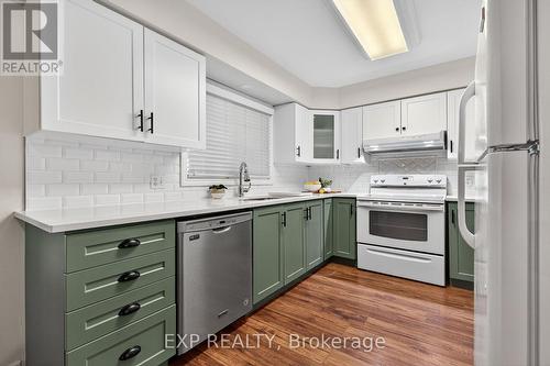 2 - 20 Courtland Drive, Brantford, ON - Indoor Photo Showing Kitchen