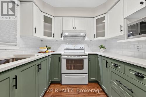 2 - 20 Courtland Drive, Brantford, ON - Indoor Photo Showing Kitchen