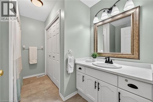 20 Courtland Drive Unit# 2, Brantford, ON - Indoor Photo Showing Bathroom