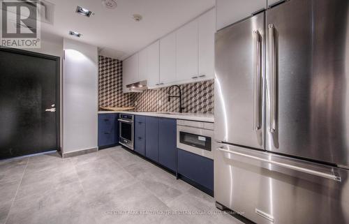 Party Room - 1704 - 15 Wellington Street, Kitchener, ON - Indoor Photo Showing Kitchen