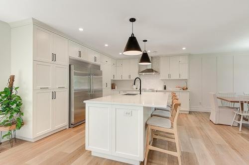 3361 Hall Road, Kelowna, BC - Indoor Photo Showing Kitchen With Upgraded Kitchen