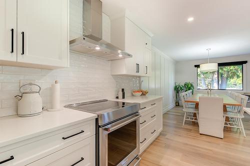 3361 Hall Road, Kelowna, BC - Indoor Photo Showing Kitchen With Upgraded Kitchen