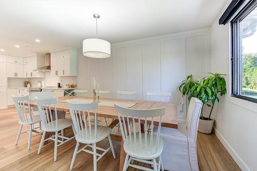 3361 Hall Road, Kelowna, BC - Indoor Photo Showing Dining Room