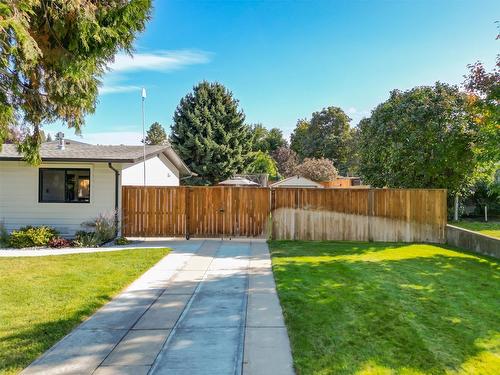 3361 Hall Road, Kelowna, BC - Outdoor