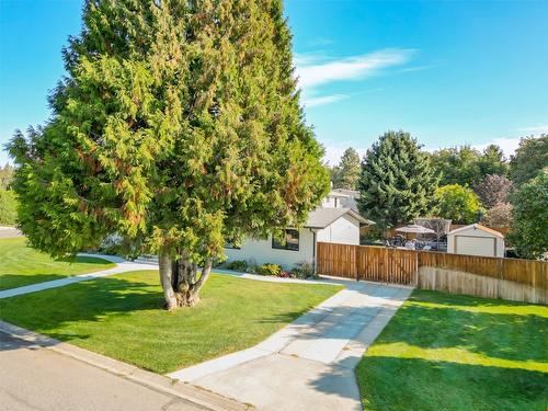 3361 Hall Road, Kelowna, BC - Outdoor