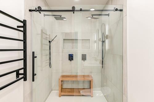 3361 Hall Road, Kelowna, BC - Indoor Photo Showing Bathroom