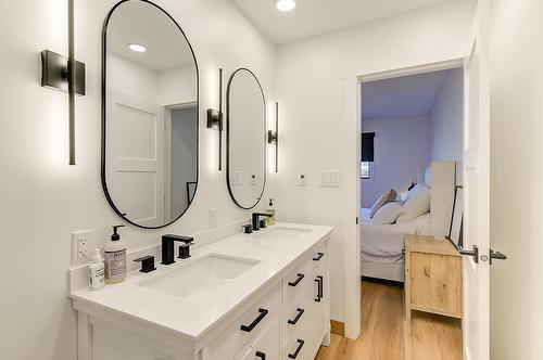 3361 Hall Road, Kelowna, BC - Indoor Photo Showing Bathroom
