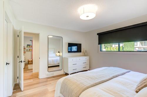 3361 Hall Road, Kelowna, BC - Indoor Photo Showing Bedroom