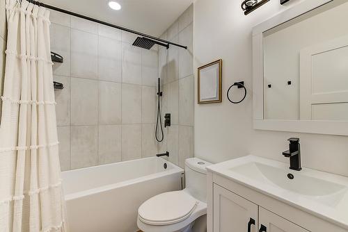3361 Hall Road, Kelowna, BC - Indoor Photo Showing Bathroom