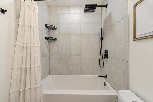 3361 Hall Road, Kelowna, BC - Indoor Photo Showing Bathroom