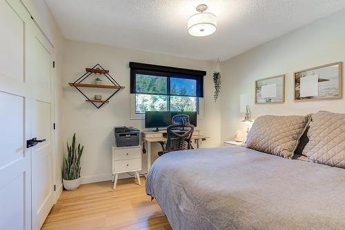 3361 Hall Road, Kelowna, BC - Indoor Photo Showing Bedroom