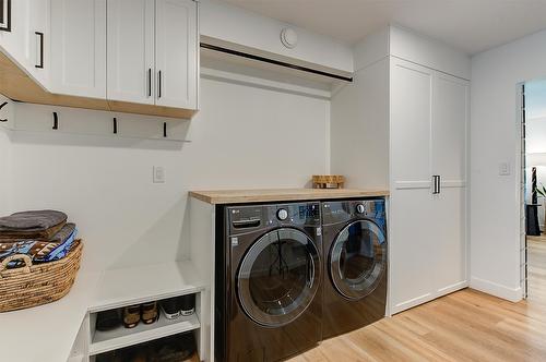 3361 Hall Road, Kelowna, BC - Indoor Photo Showing Laundry Room