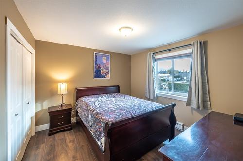 309-640 Main Street, Okanagan Falls, BC - Indoor Photo Showing Bedroom