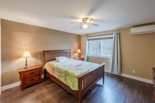 309-640 Main Street, Okanagan Falls, BC - Indoor Photo Showing Bedroom