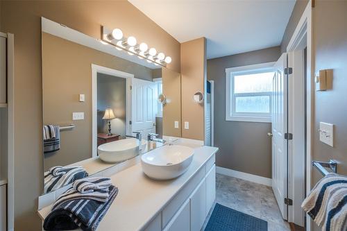 309-640 Main Street, Okanagan Falls, BC - Indoor Photo Showing Bathroom