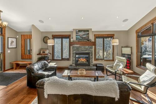 2596 Ledgerock Ridge, Invermere, BC - Indoor Photo Showing Living Room With Fireplace