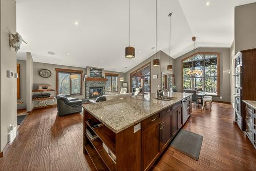 2596 Ledgerock Ridge, Invermere, BC - Indoor Photo Showing Kitchen