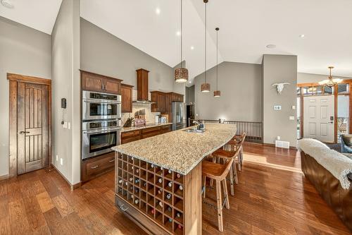 2596 Ledgerock Ridge, Invermere, BC - Indoor Photo Showing Kitchen