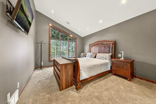2596 Ledgerock Ridge, Invermere, BC - Indoor Photo Showing Bedroom